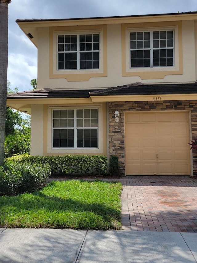 view of front facade with a garage