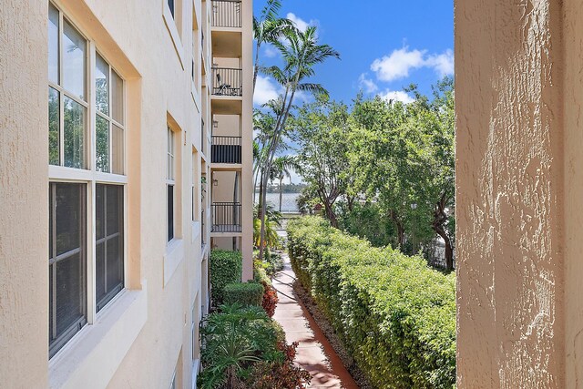 view of yard featuring a water view