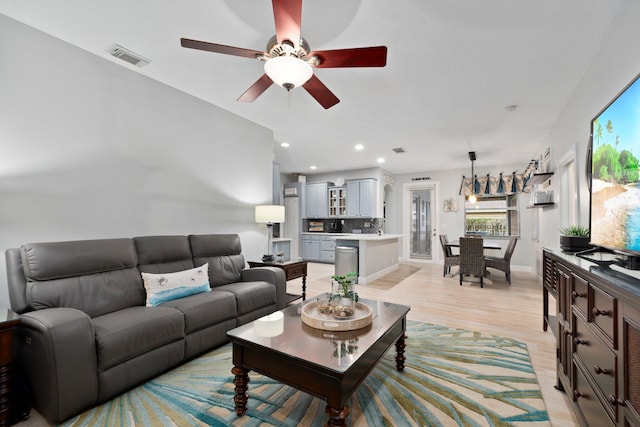 living room featuring light hardwood / wood-style floors and ceiling fan