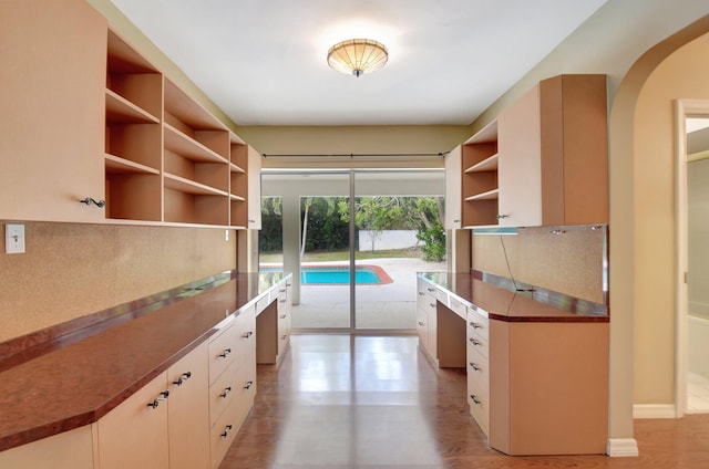 kitchen featuring decorative backsplash