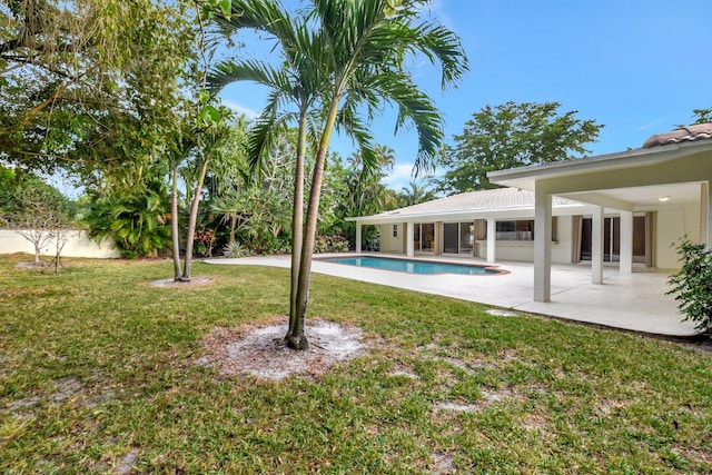 view of yard with a patio area