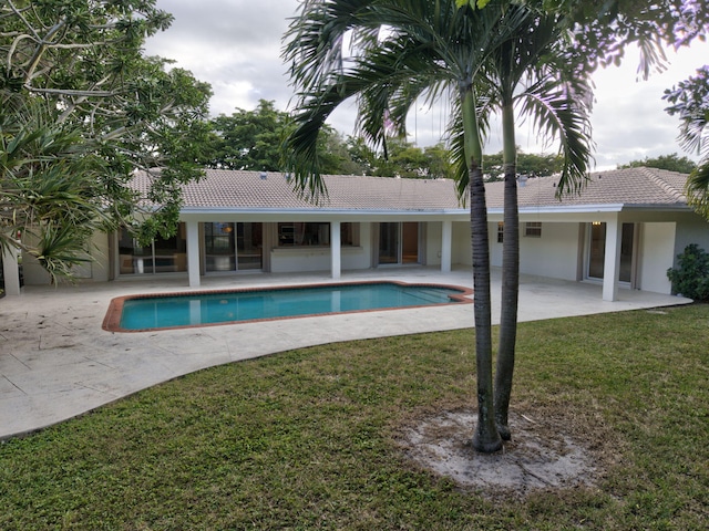 view of swimming pool featuring a patio area and a lawn