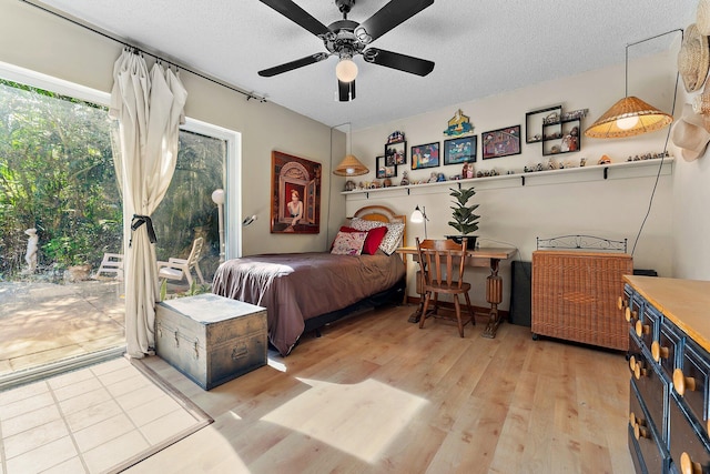 bedroom with access to exterior, a textured ceiling, light hardwood / wood-style floors, and ceiling fan