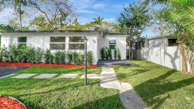 view of front of house with a front lawn