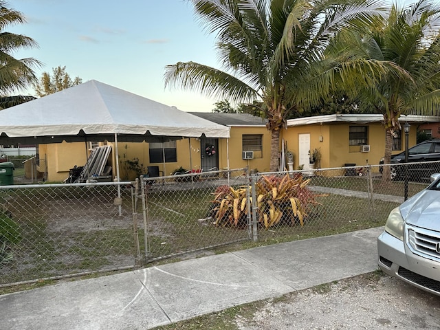 view of front of property