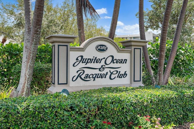 view of community / neighborhood sign