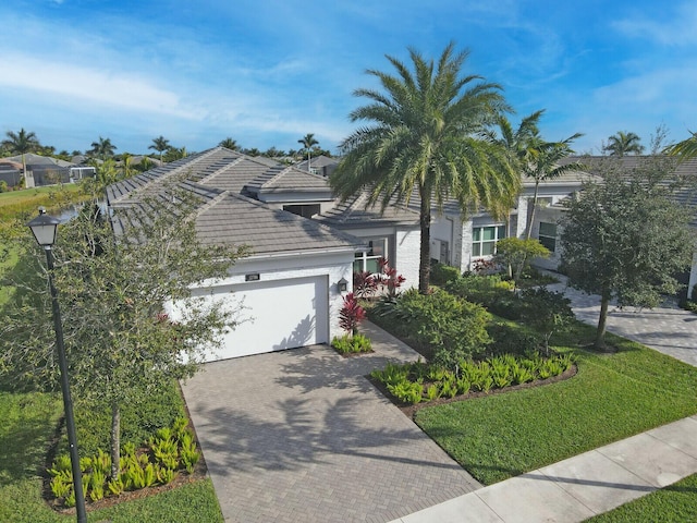 view of front facade featuring a front yard and a garage