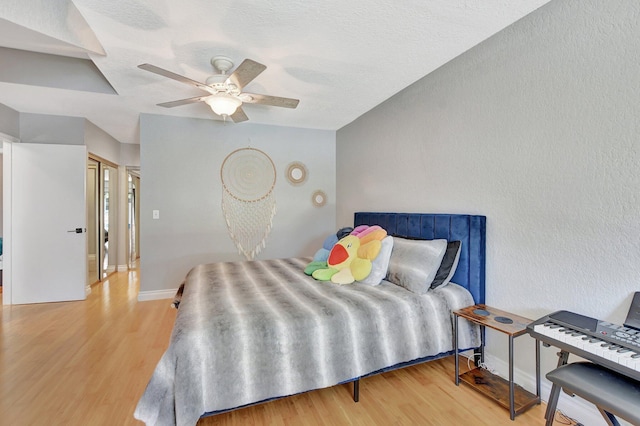 bedroom featuring light hardwood / wood-style floors and ceiling fan