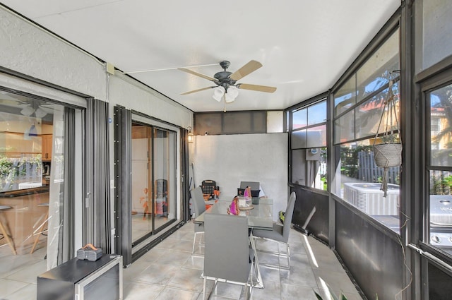 sunroom with ceiling fan