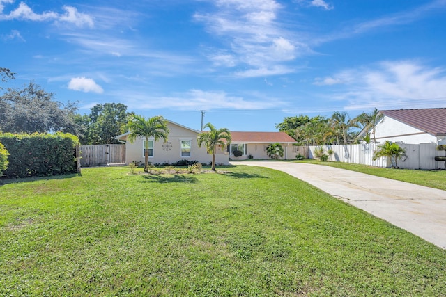 view of front of house featuring a front yard