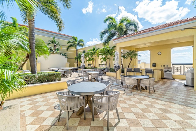 view of patio with an outdoor kitchen