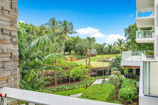 view of yard with golf course view and a balcony