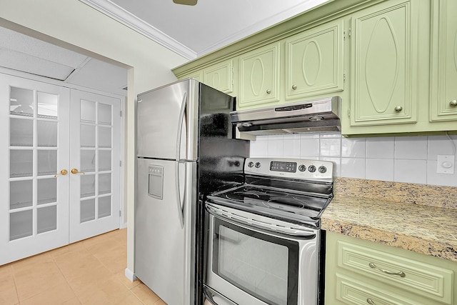 kitchen featuring decorative backsplash, stainless steel appliances, crown molding, green cabinetry, and range hood