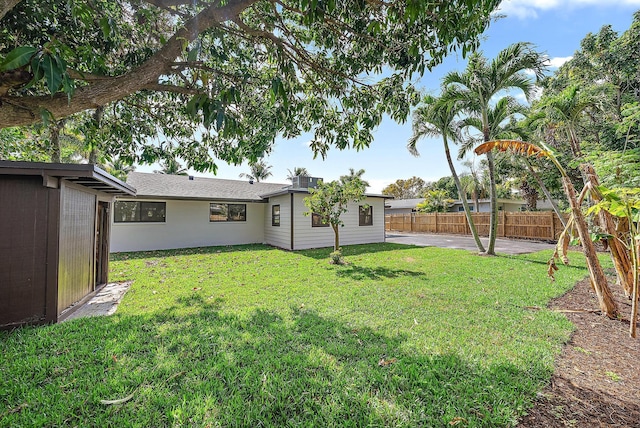 view of yard featuring a patio