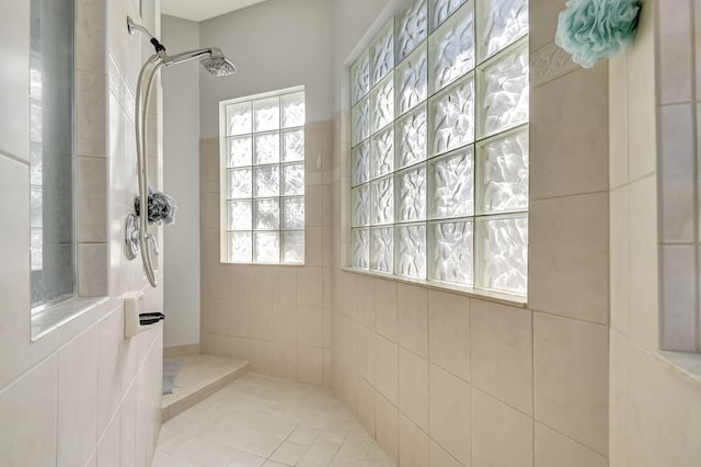 bathroom featuring tiled shower