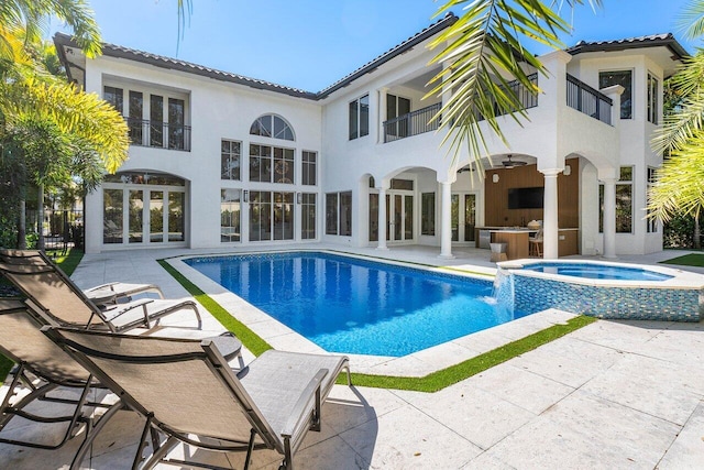 view of swimming pool featuring an in ground hot tub, a patio, area for grilling, and ceiling fan