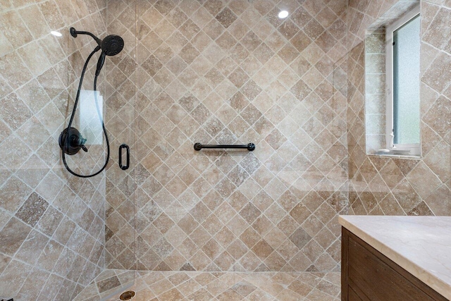 bathroom featuring tiled shower