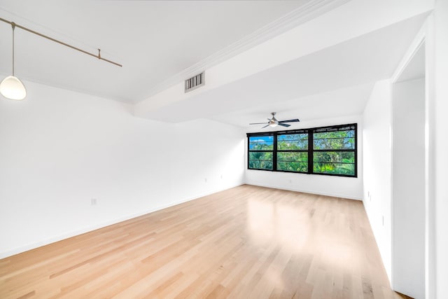 unfurnished room with wood-type flooring and ceiling fan