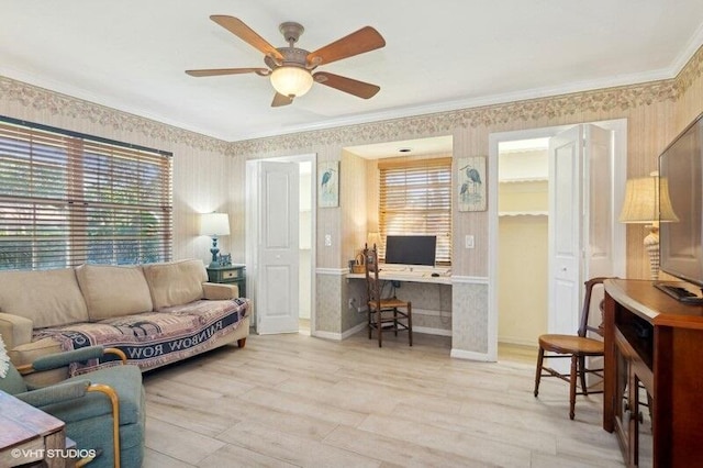 living room featuring ceiling fan, plenty of natural light, light hardwood / wood-style floors, and ornamental molding