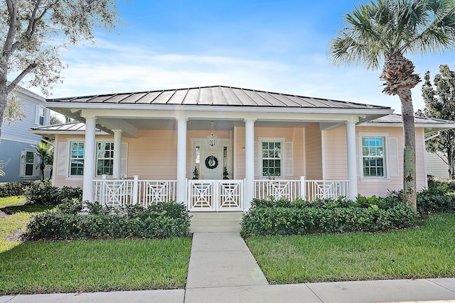 view of front facade with a front lawn and a porch