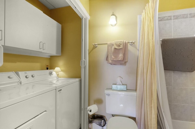 washroom featuring washing machine and clothes dryer