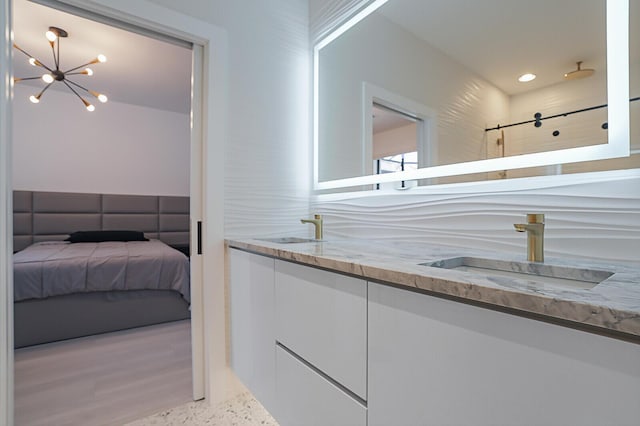 bathroom featuring an inviting chandelier and sink