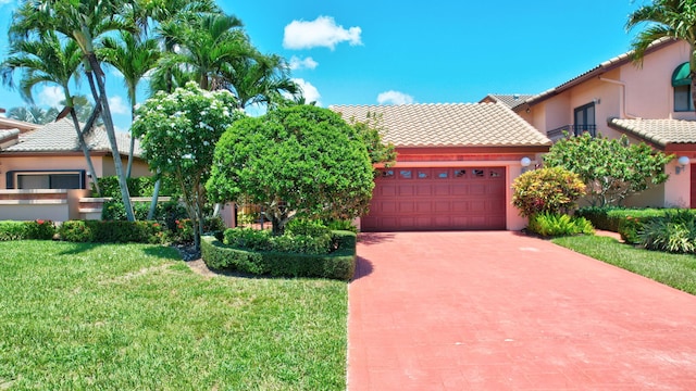 view of front of house featuring a garage and a front yard