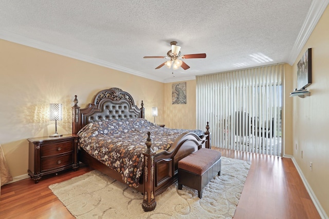 bedroom featuring a textured ceiling, ceiling fan, light hardwood / wood-style floors, and crown molding