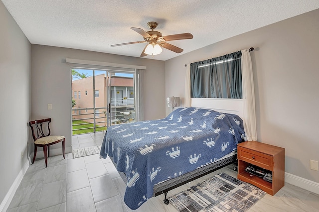 bedroom featuring ceiling fan and a textured ceiling