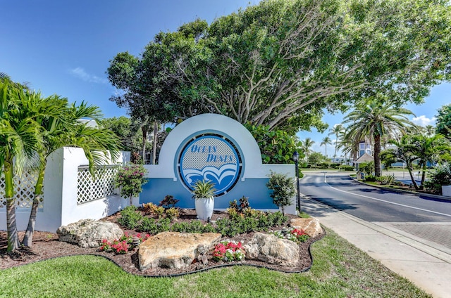 view of community / neighborhood sign