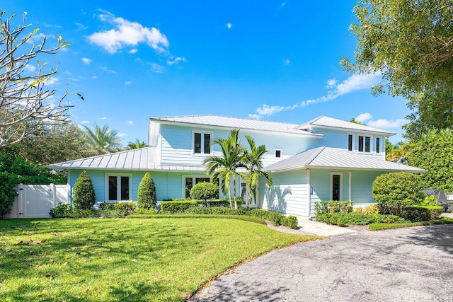 view of front of house with a front yard