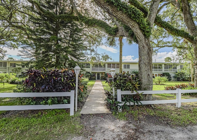 view of front of home with a front lawn