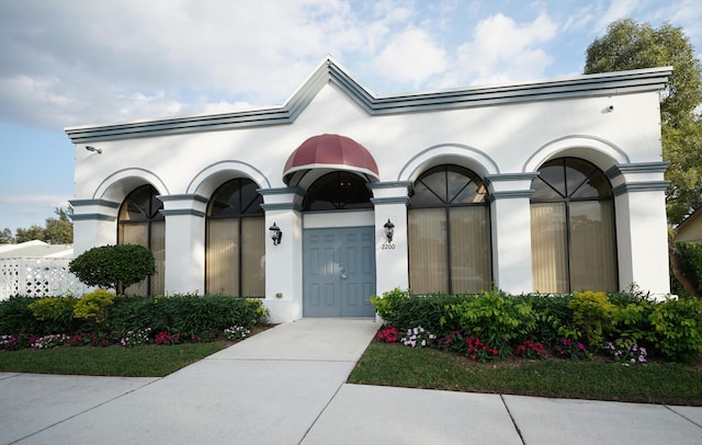 view of front of property with stucco siding