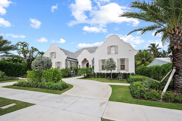 mediterranean / spanish-style house featuring a front yard