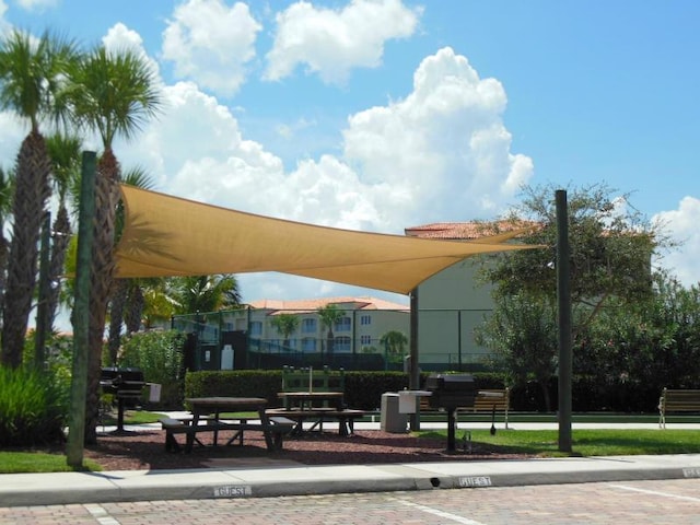 1 Harbour Isle Dr E Unit Ph2, Hutchinson Island, FL 34949 - view of surrounding community