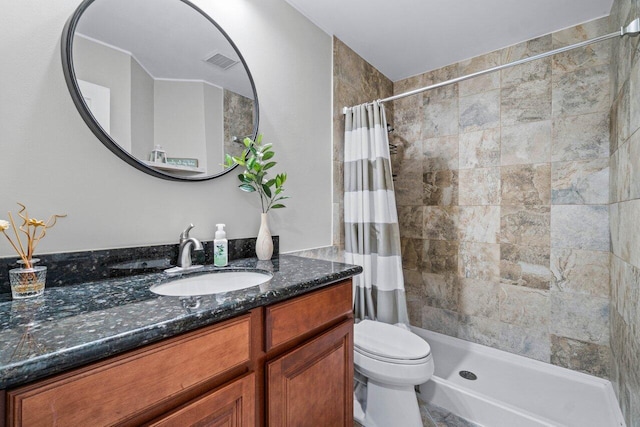 bathroom with toilet, vanity, and curtained shower