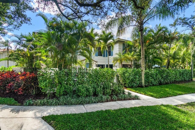 view of front of home with a front yard