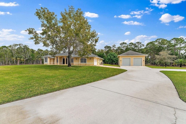 single story home with a front lawn