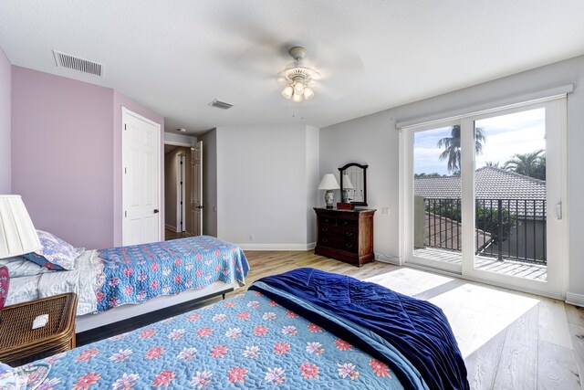 view of patio featuring outdoor lounge area and ceiling fan