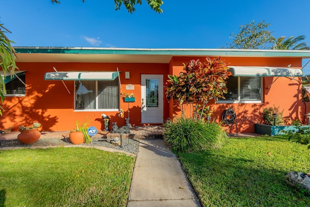 view of front of property with a front lawn