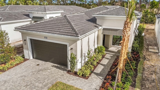 view of front of property featuring a garage