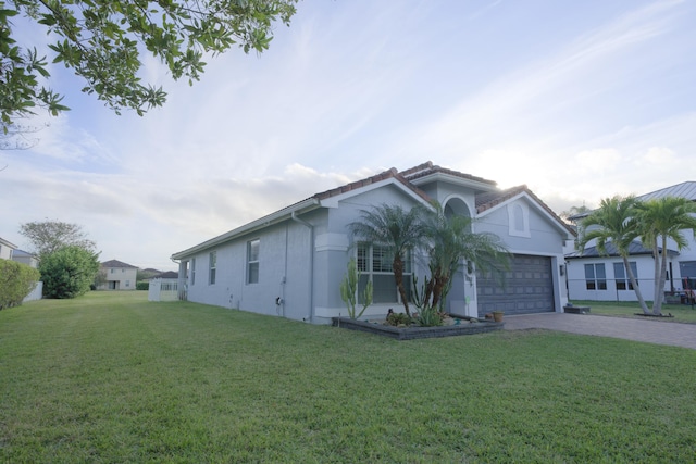 view of front of house featuring a front yard and a garage