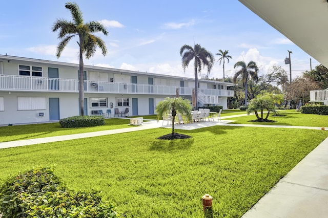 view of home's community featuring a lawn