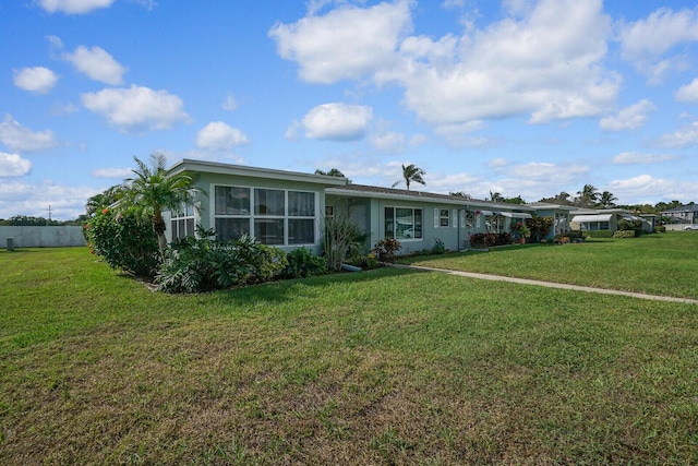 view of front of house featuring a front yard