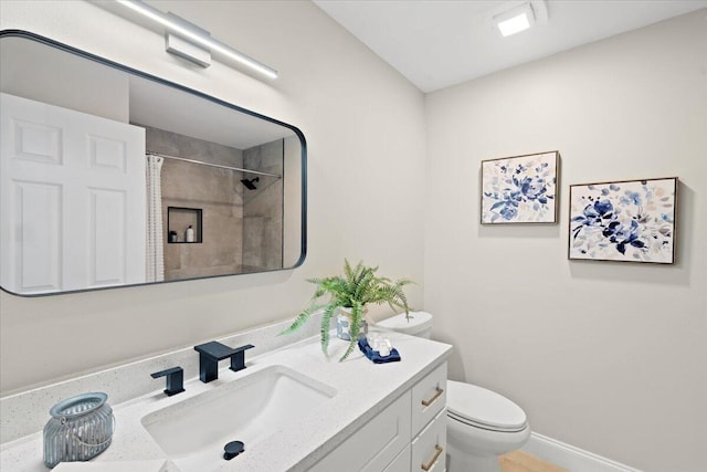 bathroom with a shower with shower curtain, vanity, and toilet