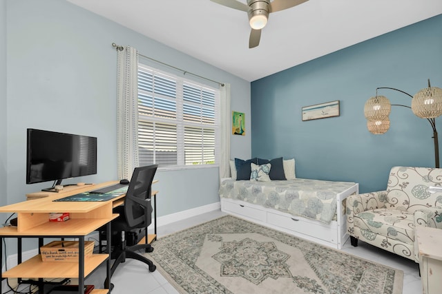 bedroom with ceiling fan