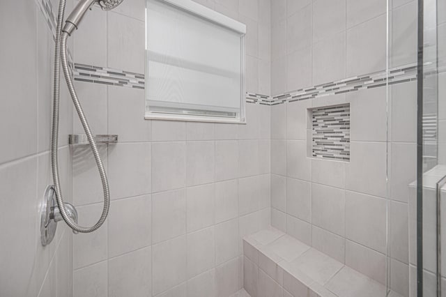 bathroom featuring tiled shower