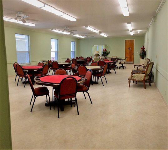 dining room with crown molding and ceiling fan