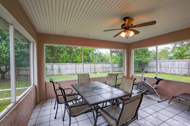 sunroom featuring ceiling fan