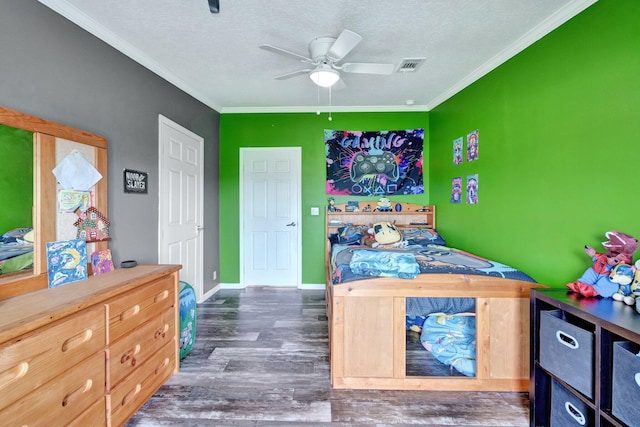 bedroom featuring ceiling fan, ornamental molding, a textured ceiling, and dark wood-type flooring